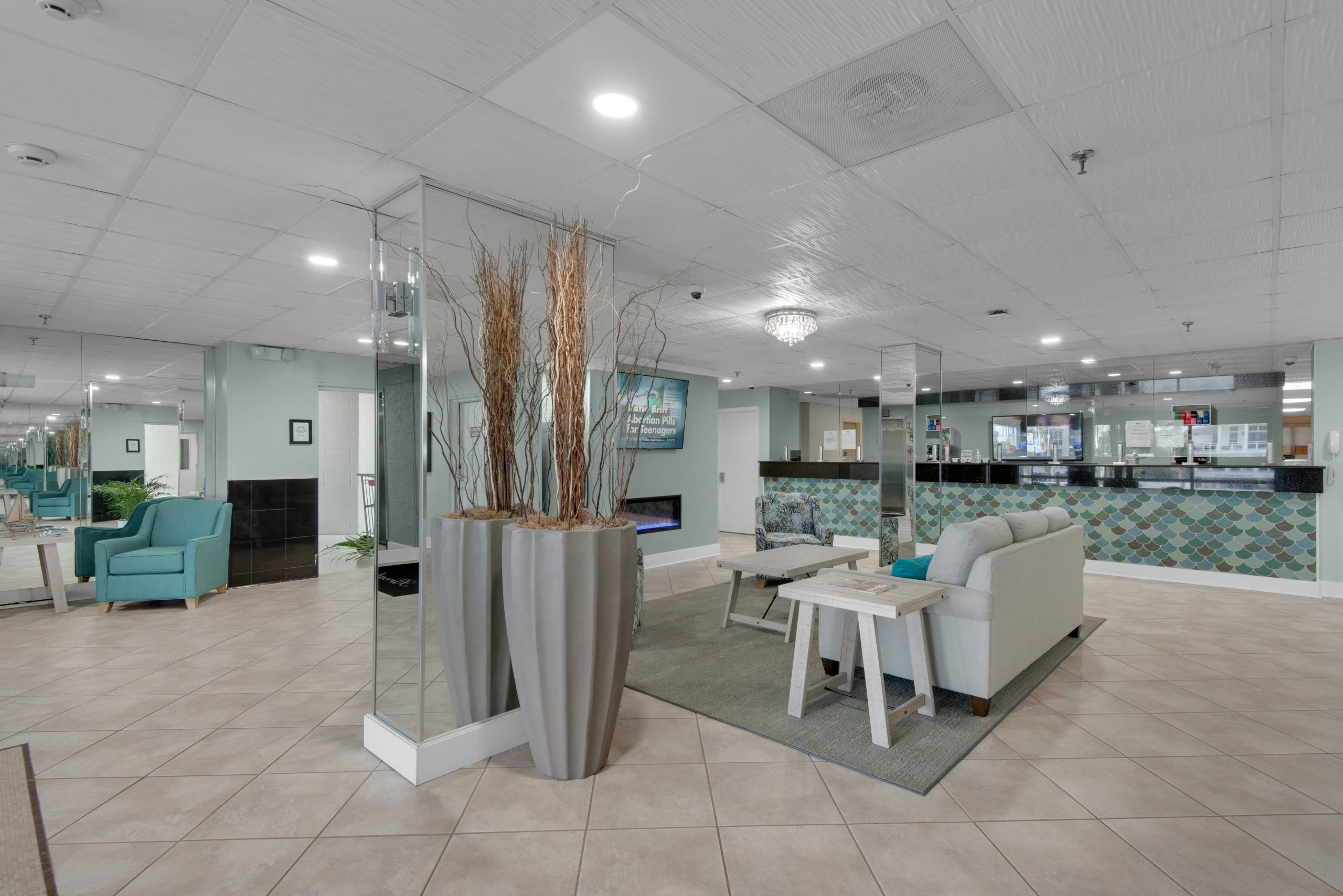 7am11pm Guest Services Desk Breakers